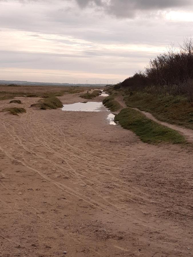 Les Obiones, Vue Laterale Mer, Fort Mahon Plage, Magnifique Studio Cabine 4P, Avec Balcon , Parking Prive Gratuit, Wifi, Classe 2 Etoiles, Exposition Plein Sud En Baie De Somme 외부 사진
